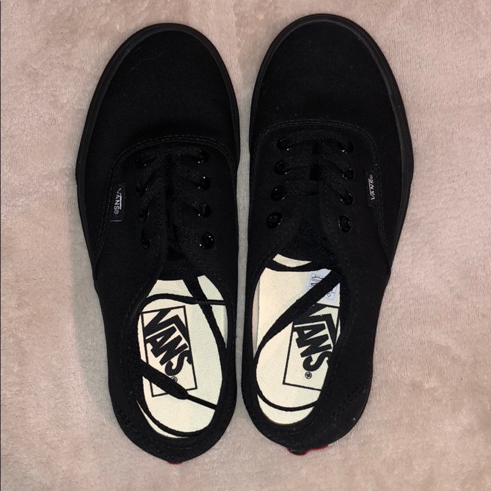 NEVER WORN VANS